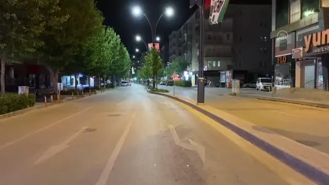 Sokağa çıkma kısıtlamasıyla kent merkezinde sessizlik Sokağa çıkma kısıtlamasıyla kent merkezinde sessizlik