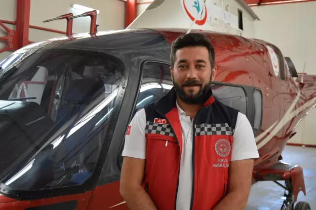 AFYONKARAHİSAR - Üzerine sıcak su dökülen bebeği kucağında taşıyan acil tıp teknisyeni Mehmet Canko, o onları anlattı AFYONKARAHİSAR - Üzerine sıcak su dökülen bebeği kucağında taşıyan acil tıp teknisyeni Mehmet Canko, o onları anlattı
