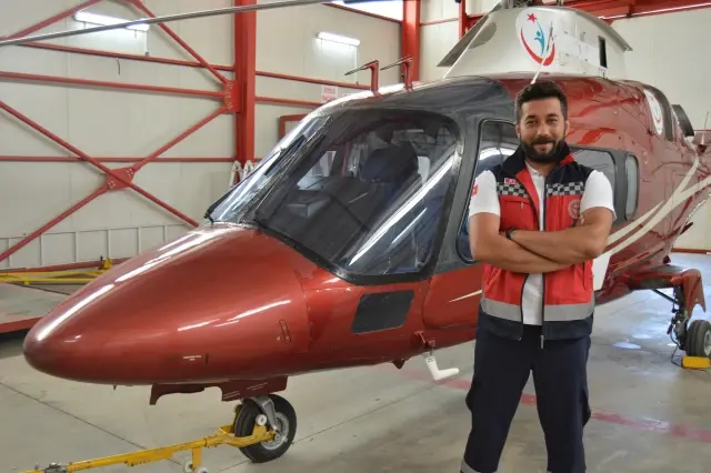 AFYONKARAHİSAR - Üzerine sıcak su dökülen bebeği kucağında taşıyan acil tıp teknisyeni Mehmet Canko, o onları anlattı AFYONKARAHİSAR - Üzerine sıcak su dökülen bebeği kucağında taşıyan acil tıp teknisyeni Mehmet Canko, o onları anlattı