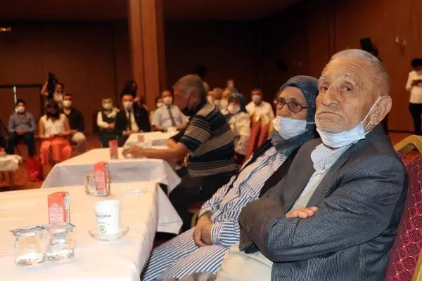 Yarım asırdır evli çiftlerden, yeni evlilere 'mutlu evlilik' tavsiyeleri Yarım asırdır evli çiftlerden, yeni evlilere 'mutlu evlilik' tavsiyeleri