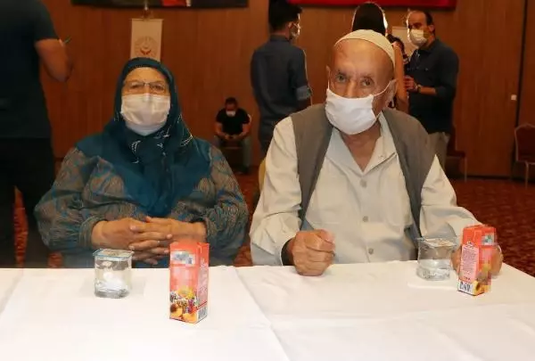 Yarım asırdır evli çiftlerden, yeni evlilere 'mutlu evlilik' tavsiyeleri Yarım asırdır evli çiftlerden, yeni evlilere 'mutlu evlilik' tavsiyeleri
