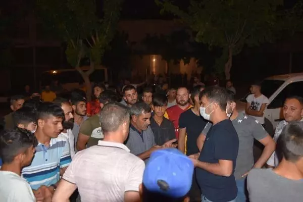 Yolu kapatıp, su istediler Yolu kapatıp, su istediler