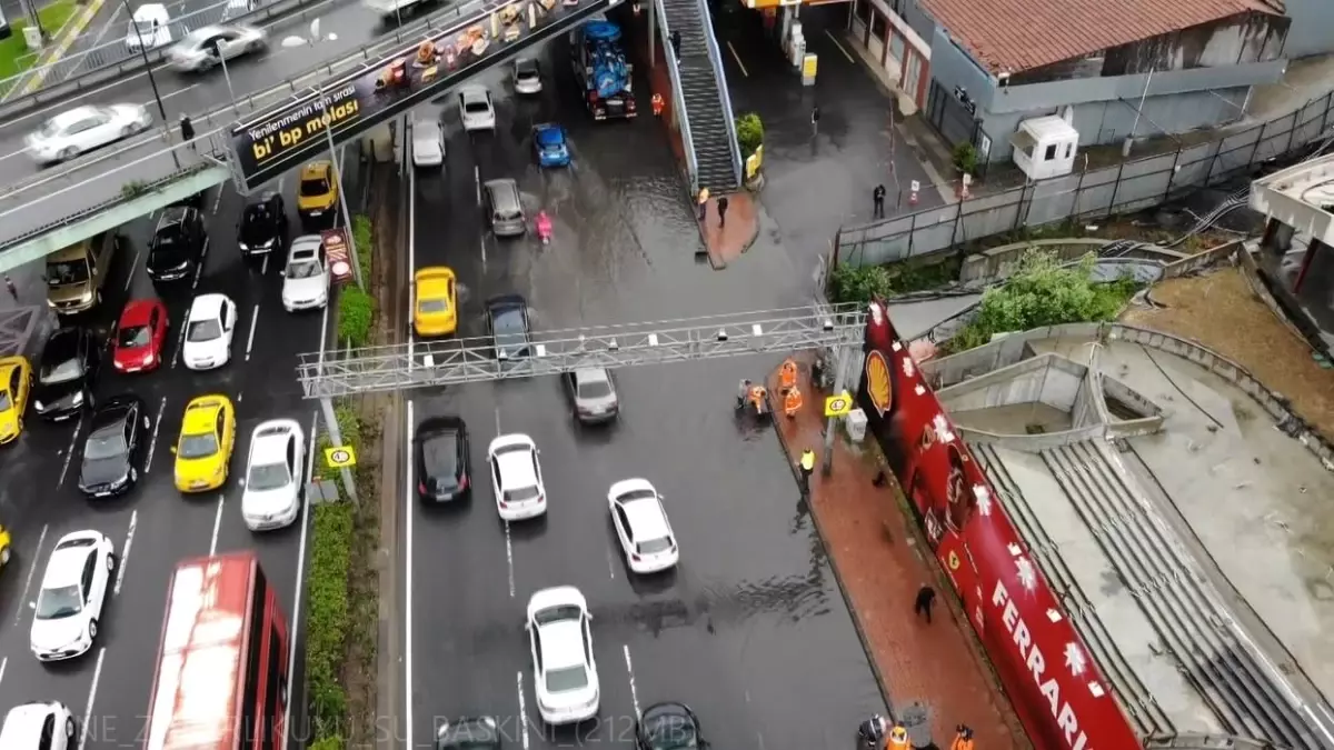 Zincirlikuyu'da yoğun yağış su taşkınına neden oldu