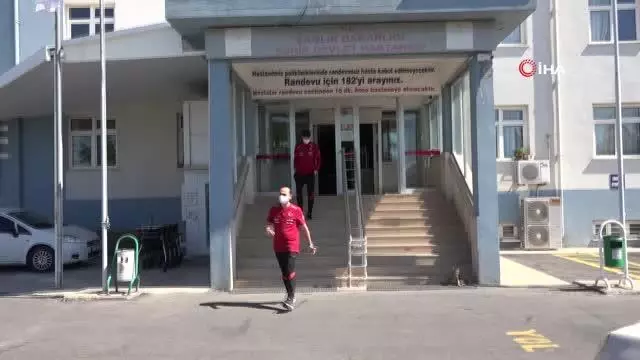 A Milli Futbol Takımı'nda 3'ü futbolcu 11 kişiye 2. doz aşı yapıldı A Milli Futbol Takımı'nda 3'ü futbolcu 11 kişiye 2. doz aşı yapıldı