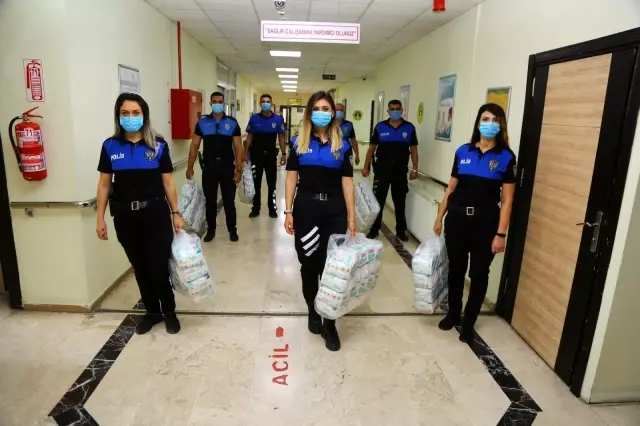 Son dakika haberleri! Polis ekipleri ihtiyaç sahibi ailelere bebek bezi dağıttı Son dakika haberleri! Polis ekipleri ihtiyaç sahibi ailelere bebek bezi dağıttı