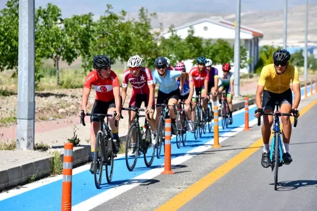 Anadolu OSB'nin mavi yolu bisikletçilerden tam not aldı Anadolu OSB'nin mavi yolu bisikletçilerden tam not aldı