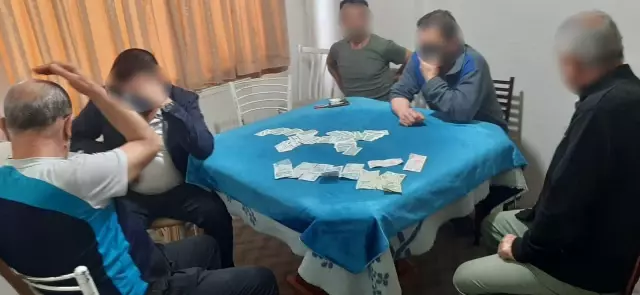 Balıkesir'de polisten 11 kişiye kumar baskını