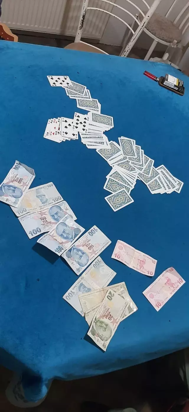 Balıkesir'de polisten 11 kişiye kumar baskını