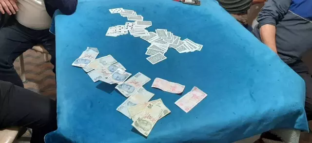 Balıkesir'de polisten 11 kişiye kumar baskını
