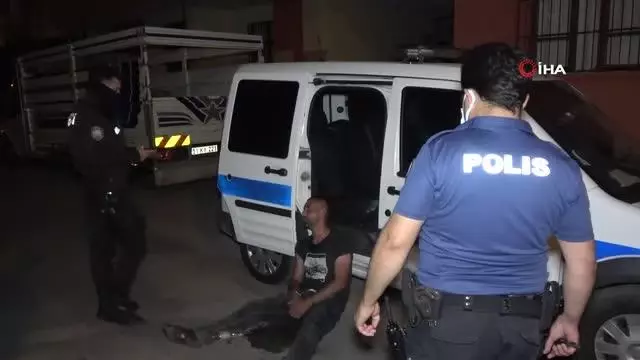 Bekçilerden kaçan şahıs bir evin bahçesinde saklanırken yakalandı Bekçilerden kaçan şahıs bir evin bahçesinde saklanırken yakalandı