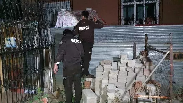 Bekçilerin denetiminden kaçtı, bahçede saklanırken yakalandı Bekçilerin denetiminden kaçtı, bahçede saklanırken yakalandı