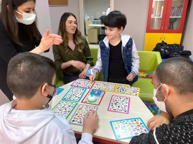 Çocuk oyuncu Mustafa Konak, rolüne hazırlandığı rehabilitasyon merkezini ziyaret etti