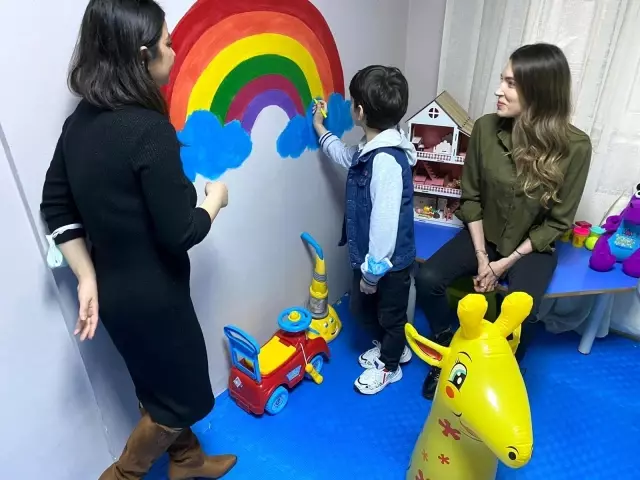 Çocuk oyuncu Mustafa Konak, rolüne hazırlandığı rehabilitasyon merkezini ziyaret etti