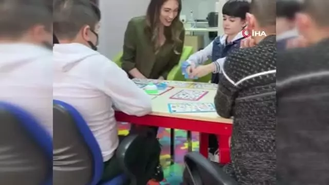 Çocuk oyuncu Mustafa Konak, rolüne hazırlandığı rehabilitasyon merkezini ziyaret etti Çocuk oyuncu Mustafa Konak, rolüne hazırlandığı rehabilitasyon merkezini ziyaret etti
