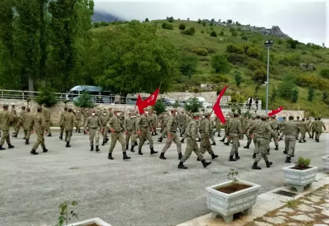 Eğirdir Dağ Komando Okulu ve Eğitim Merkezi Komutanlığı öğrencileri harmandalı oynadı