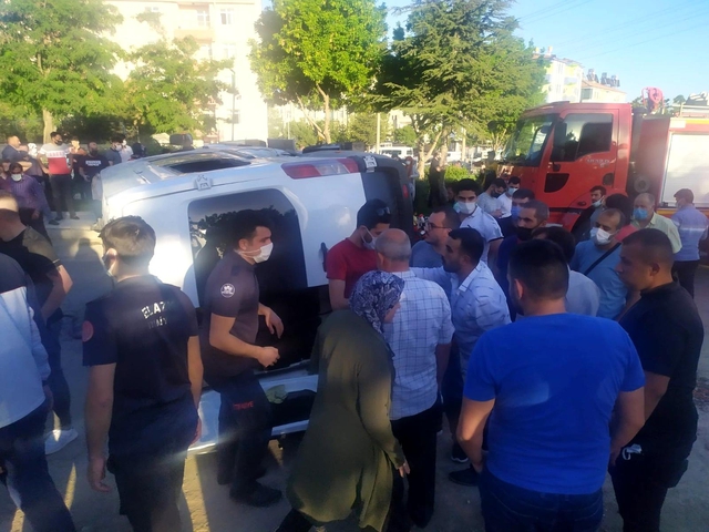 Elazığ'da minibüs, otomobil ve motosiklet kaza yaptı: 19 yaralı Elazığ'da minibüs, otomobil ve motosiklet kaza yaptı: 19 yaralı