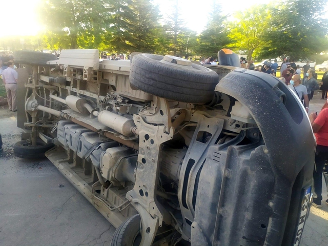 Elazığ'da minibüs, otomobil ve motosiklet kaza yaptı: 19 yaralı Elazığ'da minibüs, otomobil ve motosiklet kaza yaptı: 19 yaralı