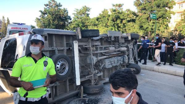Elazığ'da üç aracın karıştığı kazada 14 yaralı Elazığ'da üç aracın karıştığı kazada 14 yaralı