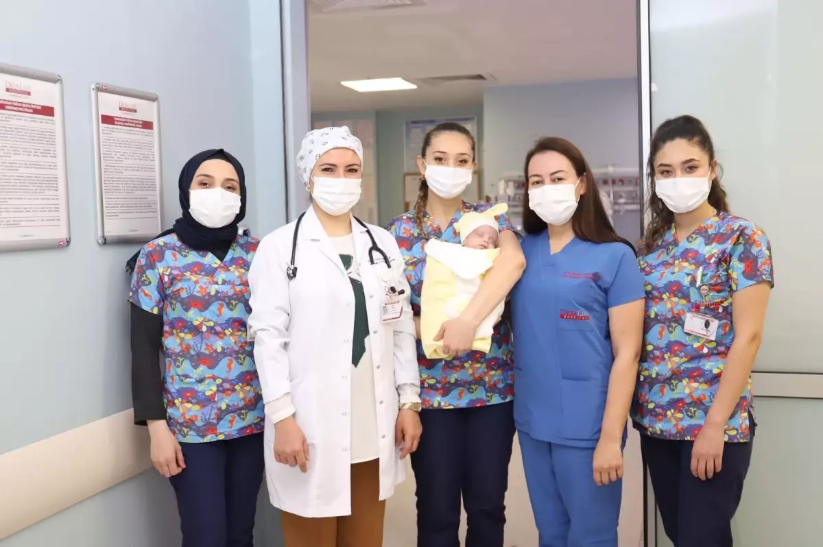 Gaziantep'te 550 gram doğan 'parmak bebek' hayata tutundu