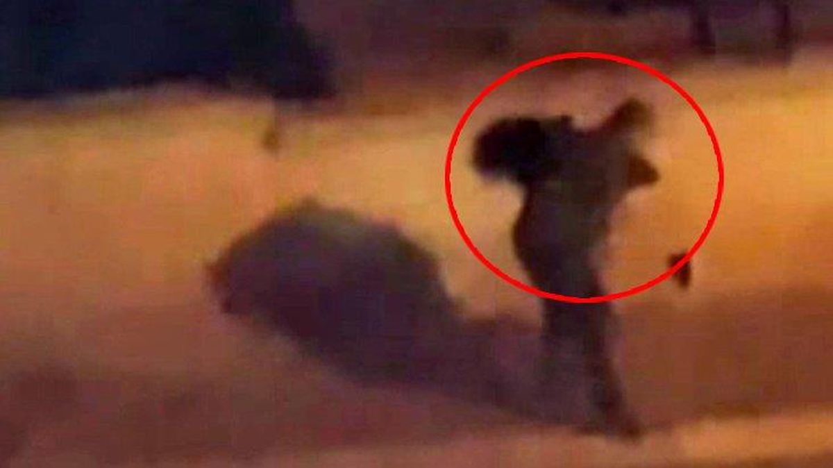 Genç kadın dakikalarca dayak yedi, çevredekiler müdahale etmek yerine kayda girdi