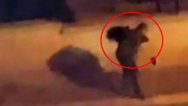 Genç kadın dakikalarca dayak yedi, çevredekiler müdahale etmek yerine kayda girdi Genç kadın dakikalarca dayak yedi, çevredekiler müdahale etmek yerine kayda girdi