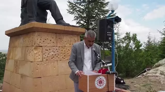 Halk ozanı Aşık Mahsuni Şerif, kabri başında anıldı
