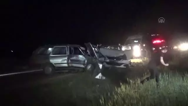 İki otomobil çarpıştı: 5 yaralı