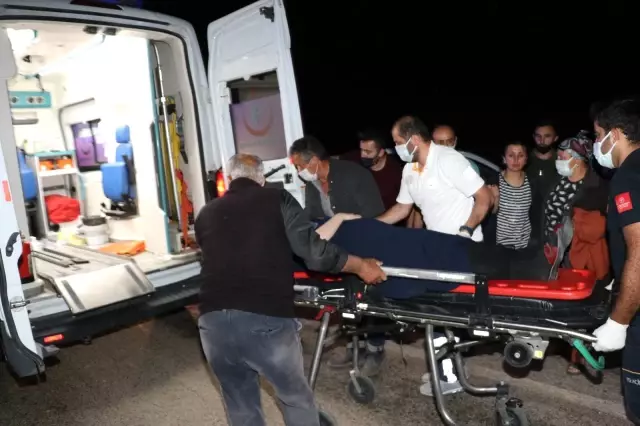 İki otomobil kafa kafaya çarpıştı: 5 yaralı İki otomobil kafa kafaya çarpıştı: 5 yaralı