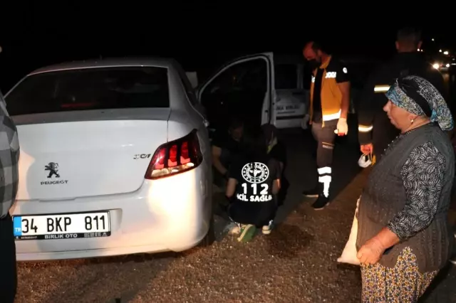 İki otomobil kafa kafaya çarpıştı: 5 yaralı İki otomobil kafa kafaya çarpıştı: 5 yaralı