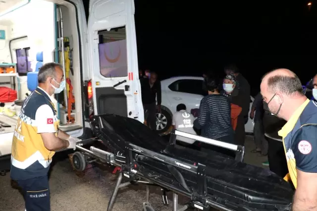 İki otomobil kafa kafaya çarpıştı: 5 yaralı İki otomobil kafa kafaya çarpıştı: 5 yaralı