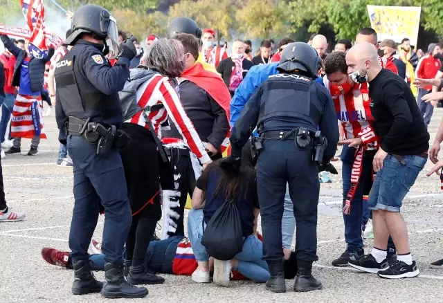 İspanya'da Atletico Madrid taraftarları Covid-19'u unuttu