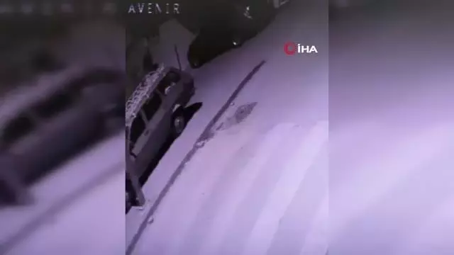 Kiralık kundakçıya 2 otomobili böyle yaktırdılar Kiralık kundakçıya 2 otomobili böyle yaktırdılar
