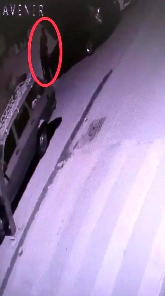 Kiralık kundakçıya 2 otomobili böyle yaktırdılar Kiralık kundakçıya 2 otomobili böyle yaktırdılar