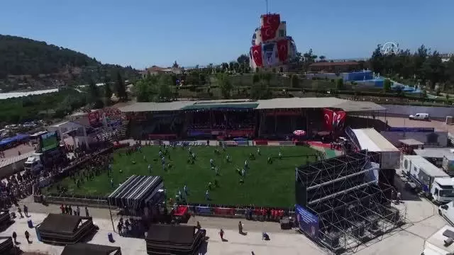 Kumluca Yağlı Güreşleri'nde ilk gün mücadeleleri 12 saat sürdü Kumluca Yağlı Güreşleri'nde ilk gün mücadeleleri 12 saat sürdü