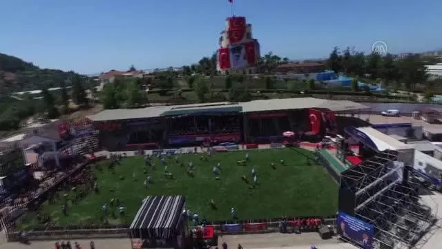 Kumluca Yağlı Güreşleri'nde ilk gün mücadeleleri 12 saat sürdü Kumluca Yağlı Güreşleri'nde ilk gün mücadeleleri 12 saat sürdü