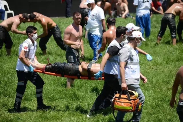 Kumluca Yağlı Güreşleri'nde ilk gün mücadeleleri 12 saat sürdü Kumluca Yağlı Güreşleri'nde ilk gün mücadeleleri 12 saat sürdü