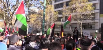MELBOURNE - Avustralya'da birçok kentte düzenlenen gösterilerde İsrail'in saldırıları kınandı