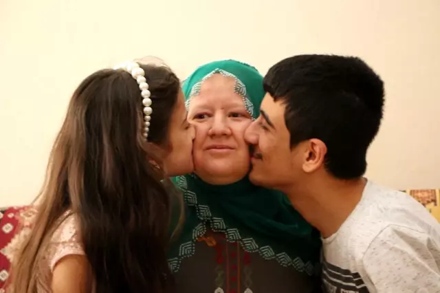 Özel çocuklarına devletin desteğiyle hem anne, hem baba oldu Özel çocuklarına devletin desteğiyle hem anne, hem baba oldu