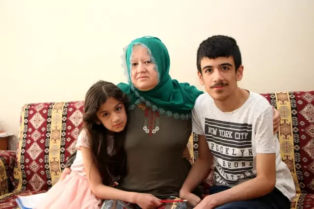 Özel çocuklarına devletin desteğiyle hem anne, hem baba oldu