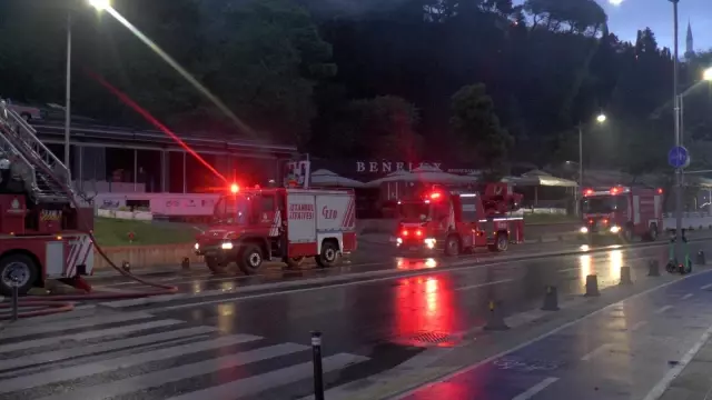 Salacak'ta kafeyi alevler sardı Salacak'ta kafeyi alevler sardı