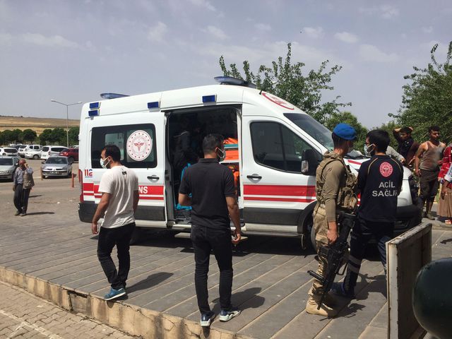 Husumetli aileler arasında çıkan kavgada silahlar konuştu: 3 ölü, 6 yaralı
