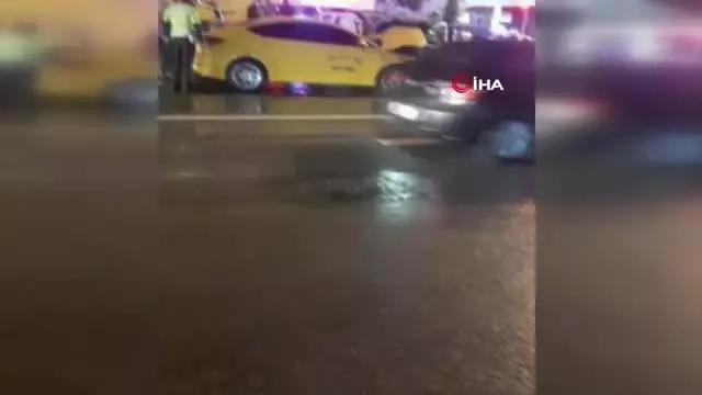 Son dakika haberi: Şehir merkezinde 4 araçlı zincirleme kaza: 2 yaralı