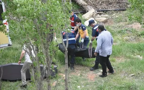 Son dakika! SİVAS'TA ARAZİ SULAMA TARTIŞMASINDA BABA İLE OĞLU ÖLDÜRÜLDÜ Son dakika! SİVAS'TA ARAZİ SULAMA TARTIŞMASINDA BABA İLE OĞLU ÖLDÜRÜLDÜ