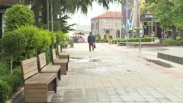 Sokağa çıkma kısıtlamasıyla cadde ve sokaklar boş kaldı