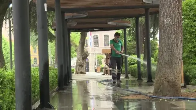 Sokağa çıkma kısıtlamasıyla cadde ve sokaklar boş kaldı