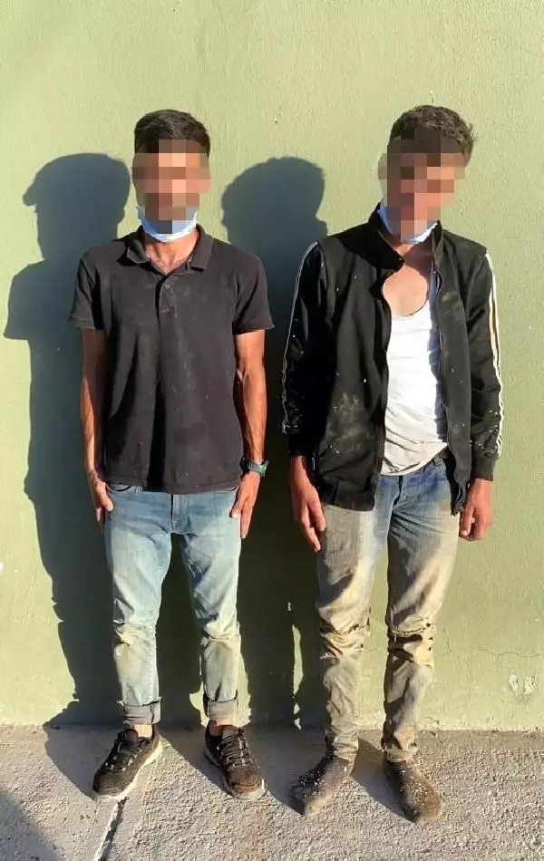 MSB: 'Mardin'deki hudut personelimiz, yasa dışı yollarla Suriye'ye geçmeye çalışan 2 şahsı yakaladı. MSB: 'Mardin'deki hudut personelimiz, yasa dışı yollarla Suriye'ye geçmeye çalışan 2 şahsı yakaladı.