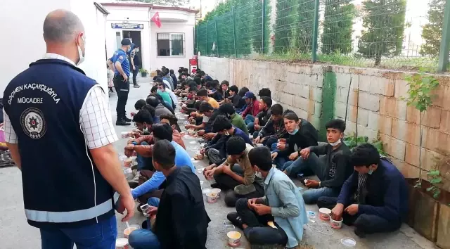 74 mültecinin ölüm yolculuğu Osmaniye'de son buldu 74 mültecinin ölüm yolculuğu Osmaniye'de son buldu
