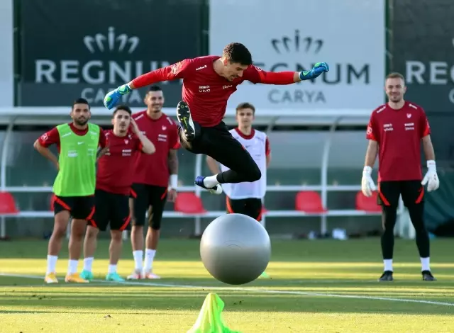 A Milli Futbol Takımı beşinci antrenmanını yaptı A Milli Futbol Takımı beşinci antrenmanını yaptı