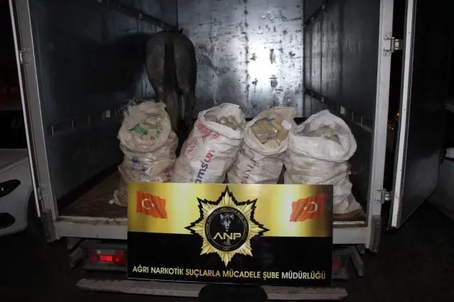 Ağrı'da bir buçuk yılda 1 ton 260 kilo 707 gram uyuşturucu madde ele geçirildi Ağrı'da bir buçuk yılda 1 ton 260 kilo 707 gram uyuşturucu madde ele geçirildi
