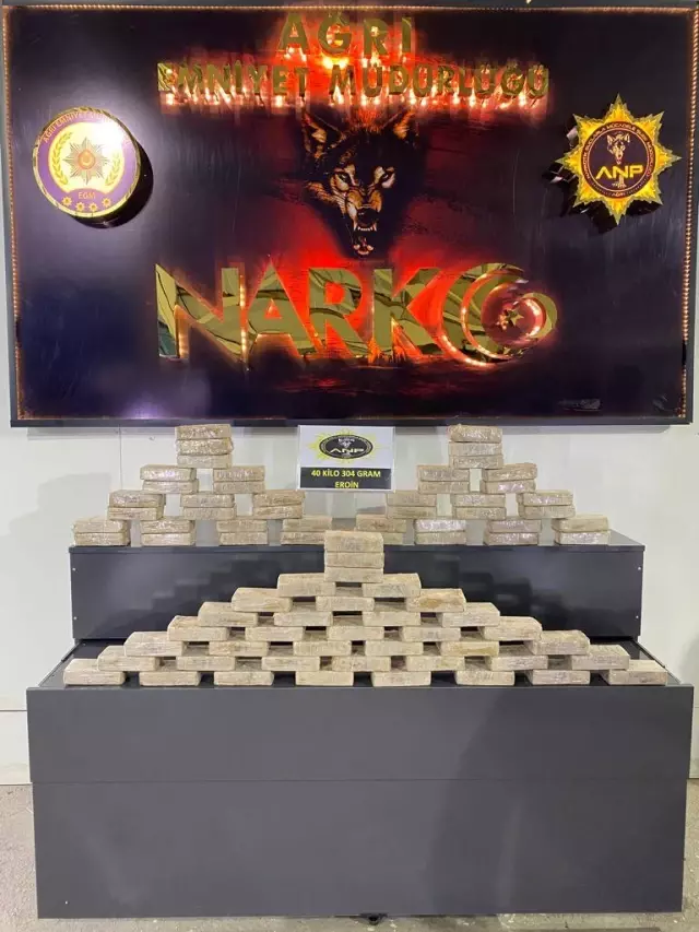 Kargo aracında 40 kilo 304 gram eroin ele geçirildi Kargo aracında 40 kilo 304 gram eroin ele geçirildi
